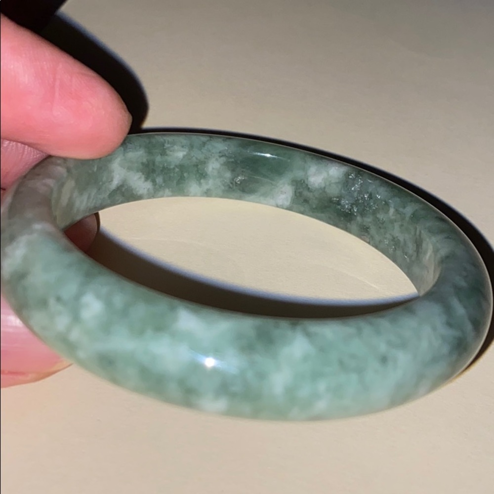 Green jadeite jade bangle - Picture 6 of 8